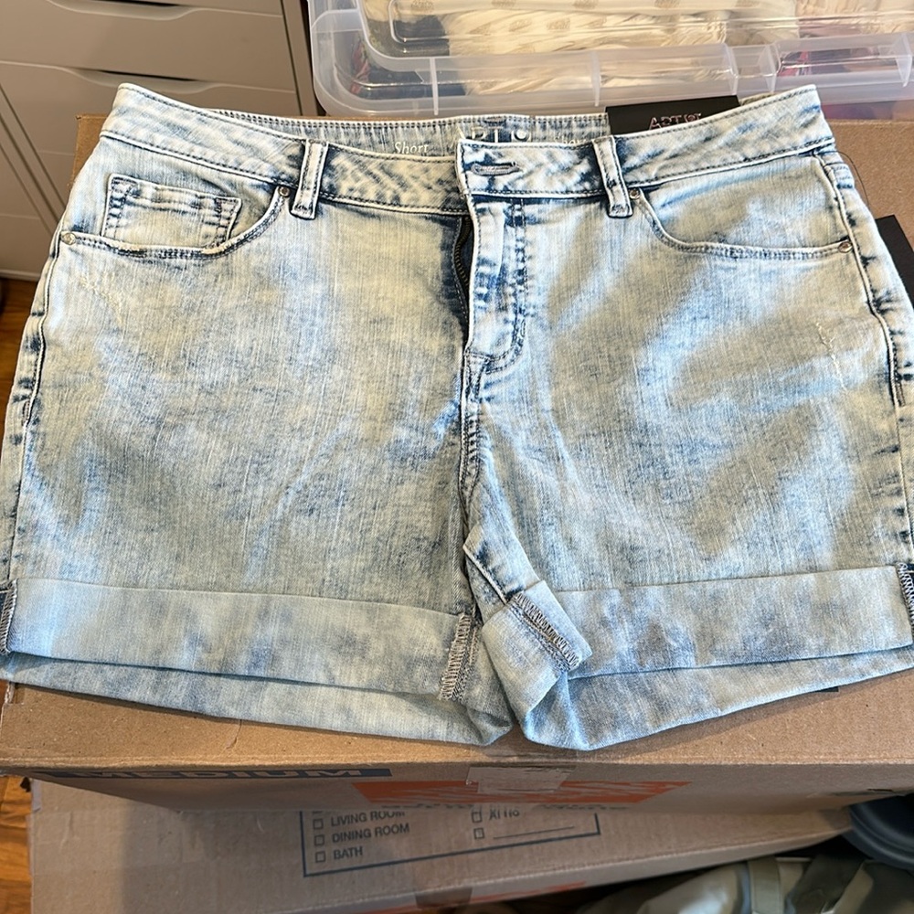 Apt. 9 Shorts, Mid Rise, Brand new!